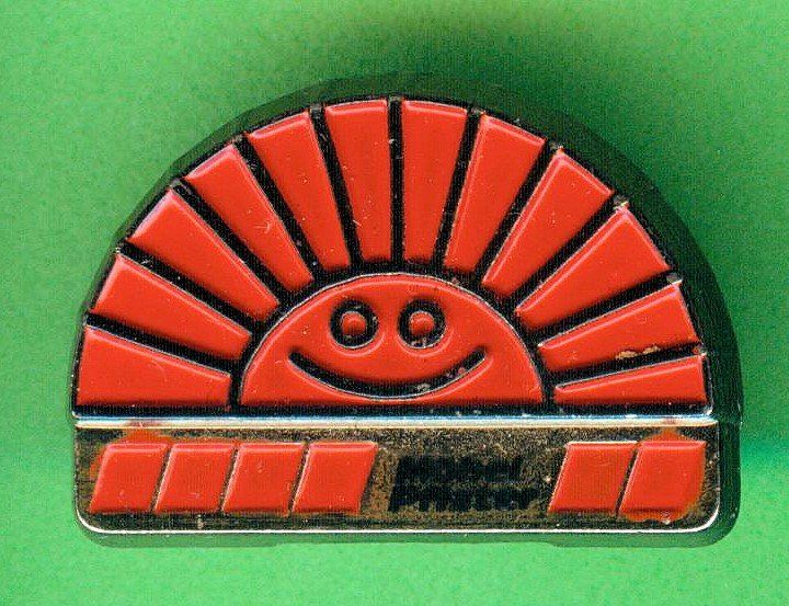 Placchette & Badge: MÖBEL PFISTER – Usato da Winterthur venduto da Sammleroase