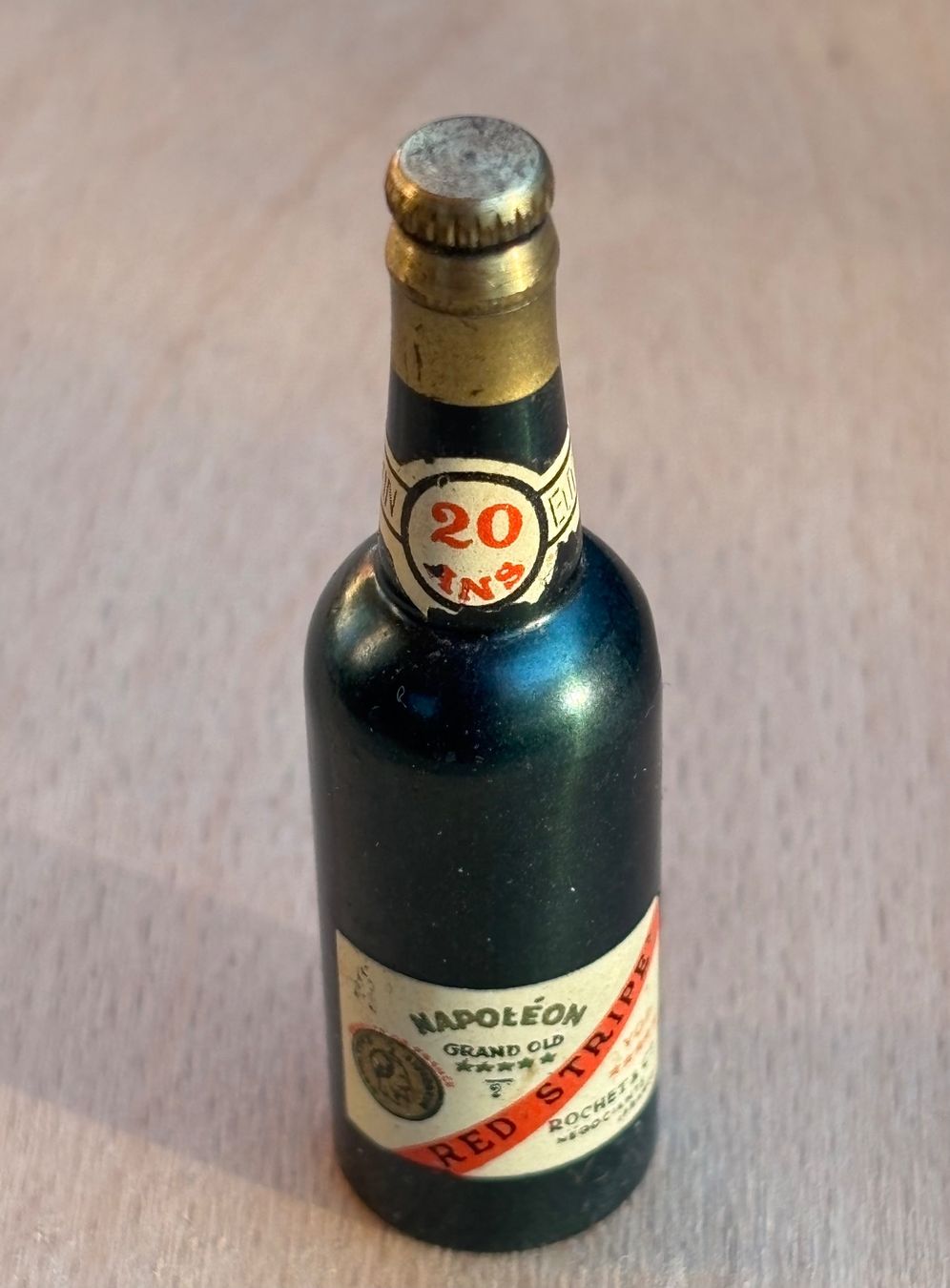 Apribottiglie & Tappi per chiusura: antiker kleiner Flaschenöffner in Form einer Flasche – Usato da Lüchingen venduto da Eeizo
