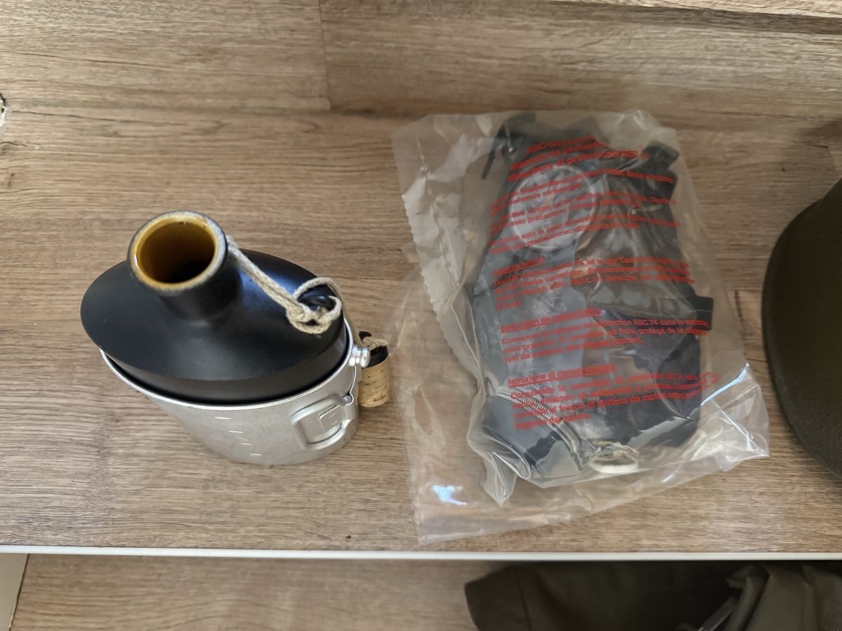 Uniformi & Effetti personali: Militaria LOT – Usato da Wittnau venduto da Helvetia1 1
