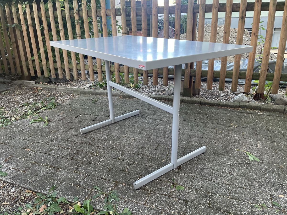 Schaffner Tavoli: Schaffner Gartentisch grau – Usato da Winterthur venduto da Kingori 4
