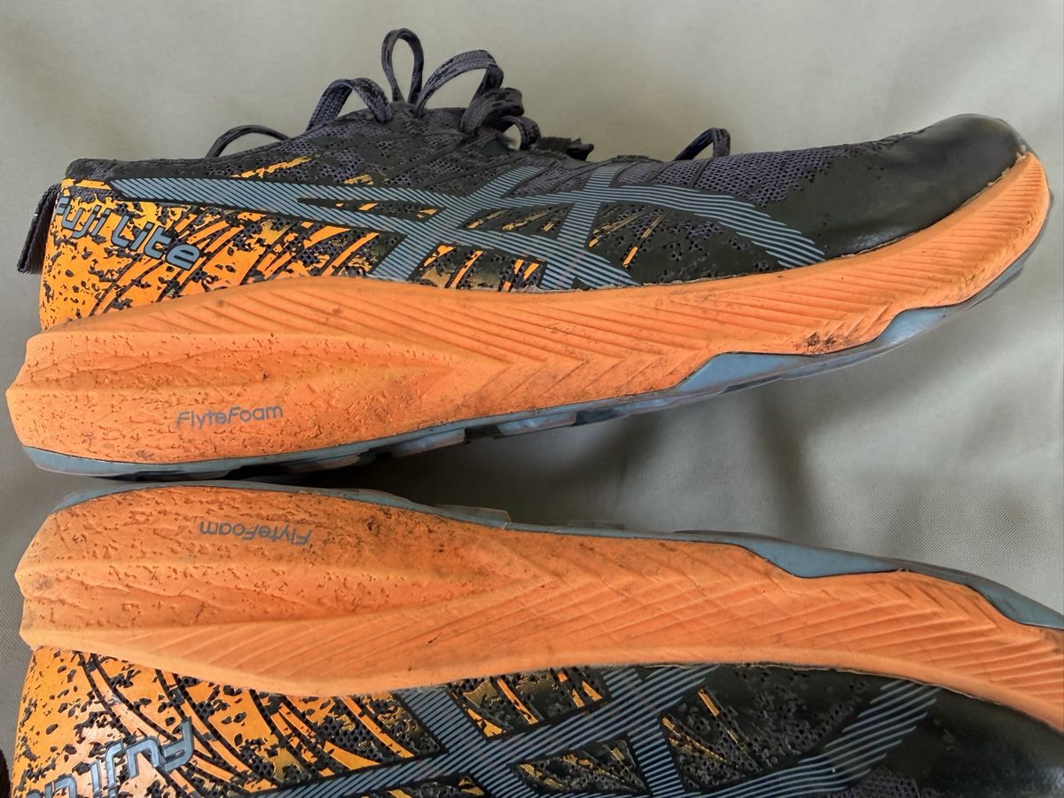 Asics Chaussures hommes: ASICS Schuhe  – D'occasion à St.Gallen par bubo2008 2