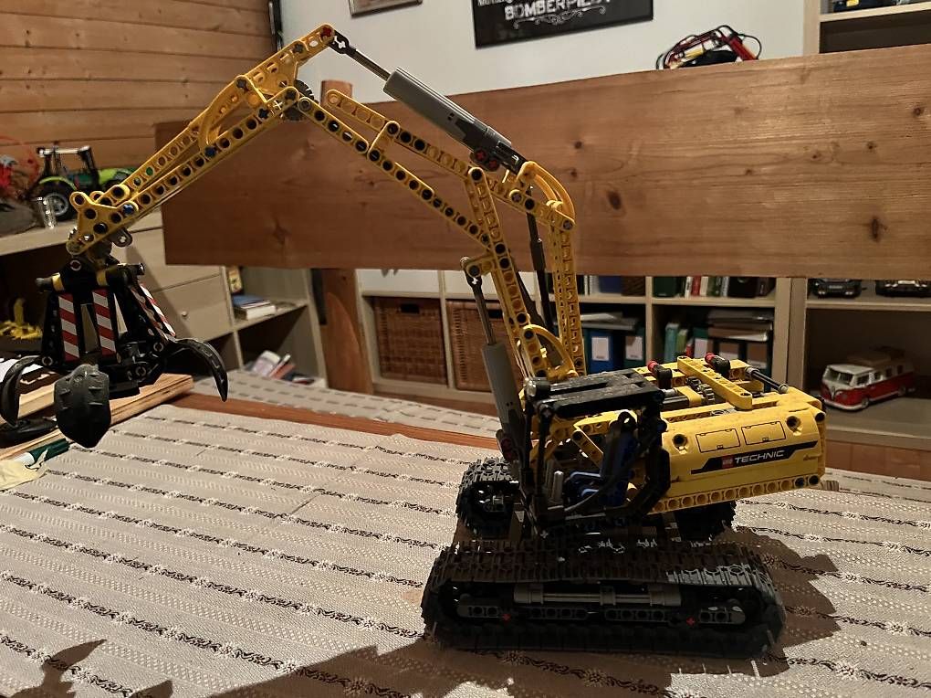 Baukästen: Lego Technic Bagger mit Greiffer – Gebraucht aus Beinwil SO von Mbrunner89