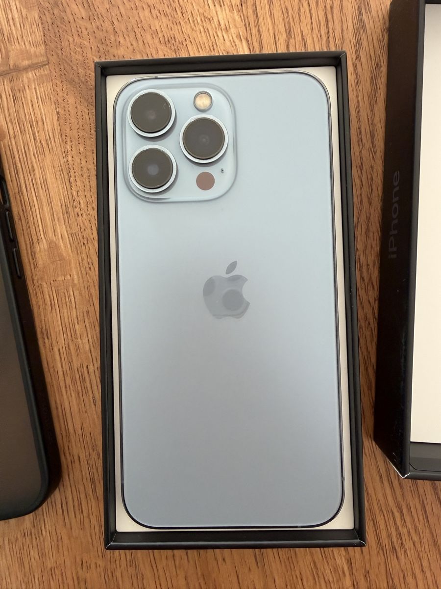 Apple Telefoni cellulari / Smartphones: iPhone 13 Pro inkl. Schutzhülle Torras MagSafe – Usato da Winterthur venduto da Gluecksli