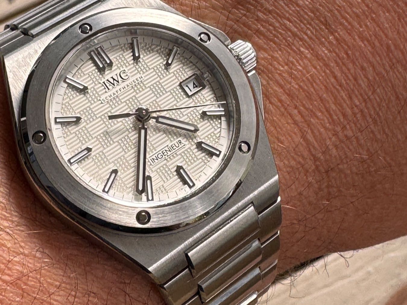 IWC Uhren: IWC Ingenieur Automatic 40 (ref. 328902) / Full-Set – Gebraucht aus Zürich von Airflow22 6