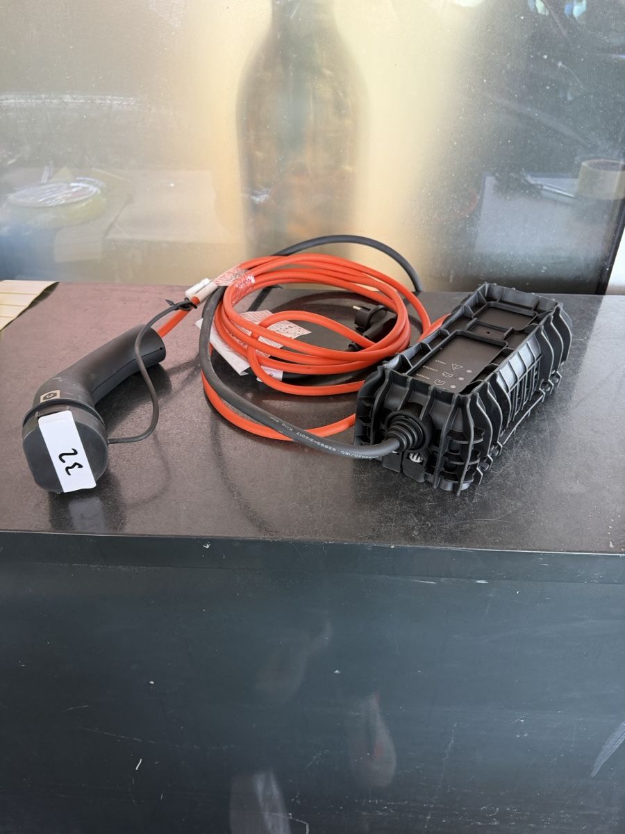 Chargeurs de batterie: Ladegerät Elektroauto EU – D'occasion à Zürich par l.spalletta