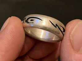 Bague * En argent massif avec symboles tribales * Unisexe