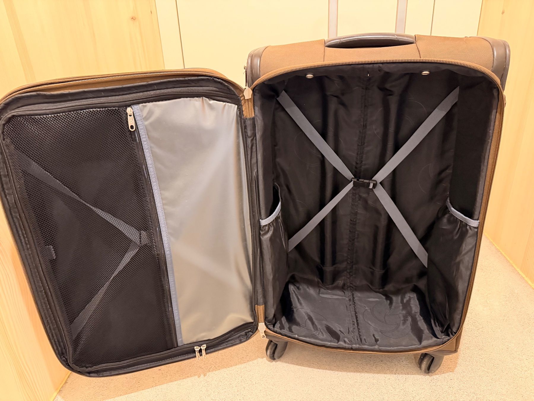 Samsonite Valigie: Samsonite Reisekoffer – Difettoso da Baldegg venduto da Swissspeed 3