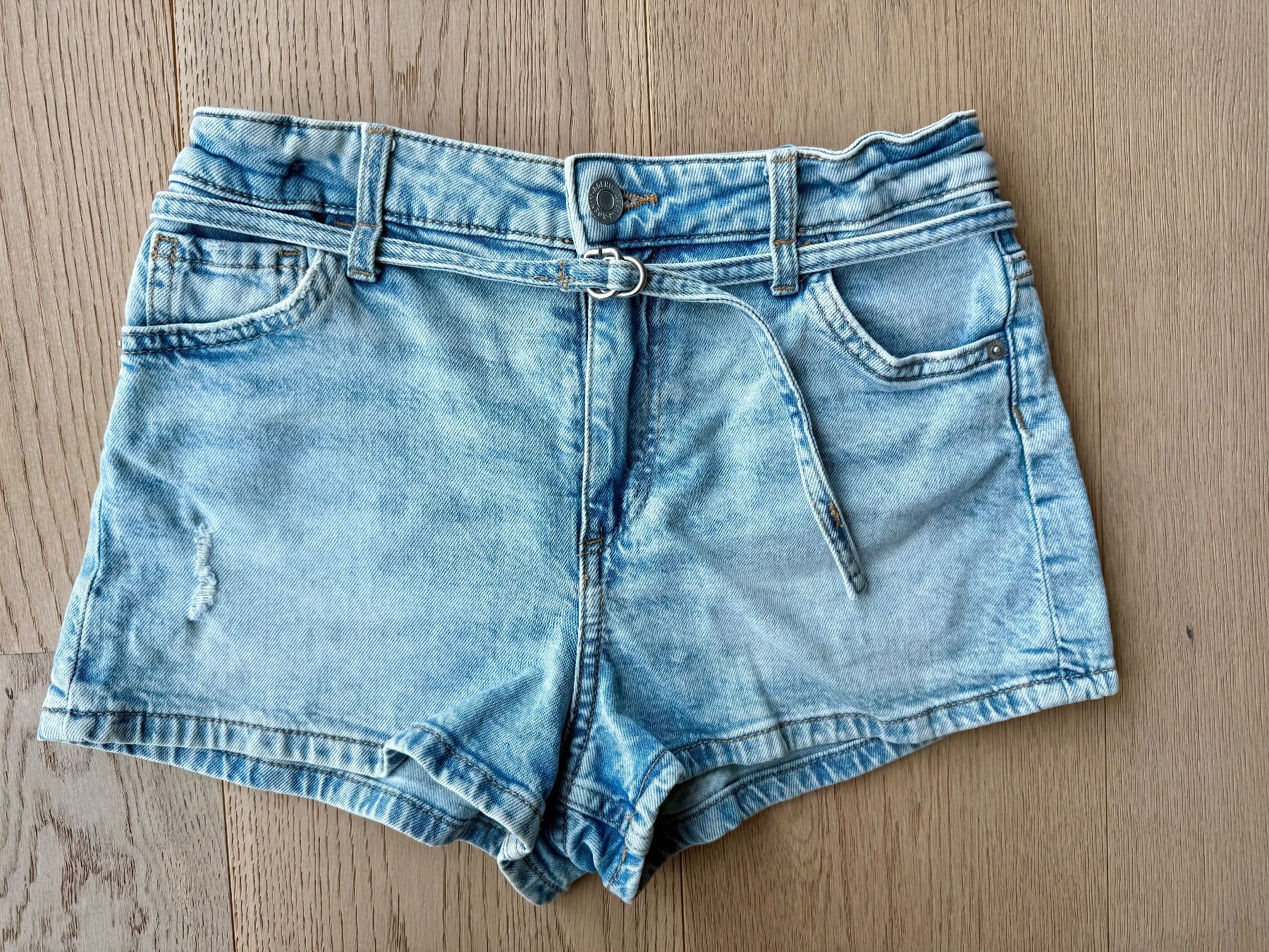 H&M Pantaloni: Coole Jeans Shorts Grösse 146 – Usato da Cham venduto da Contuc