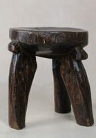 Handgefertigter Hocker aus Tansania