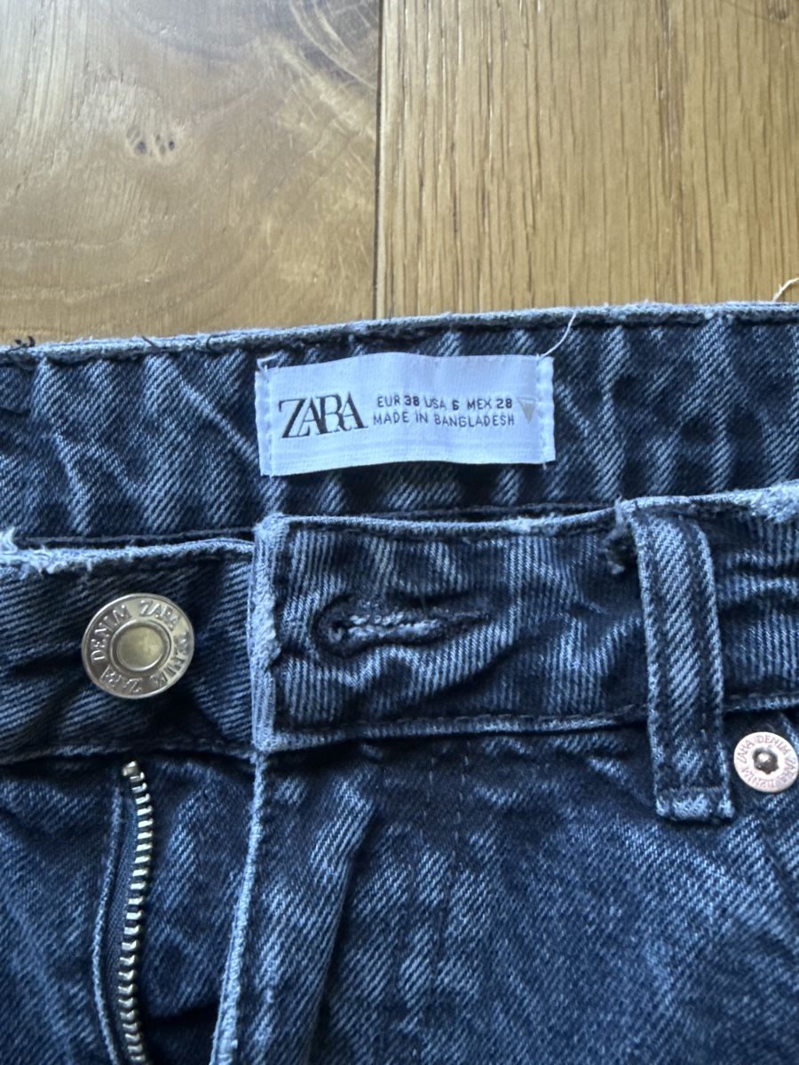 Zara Jeans: Zara  High-Waisted Black Jeans, eu38 – Usato da St-Gingolph venduto da Ynatka 1