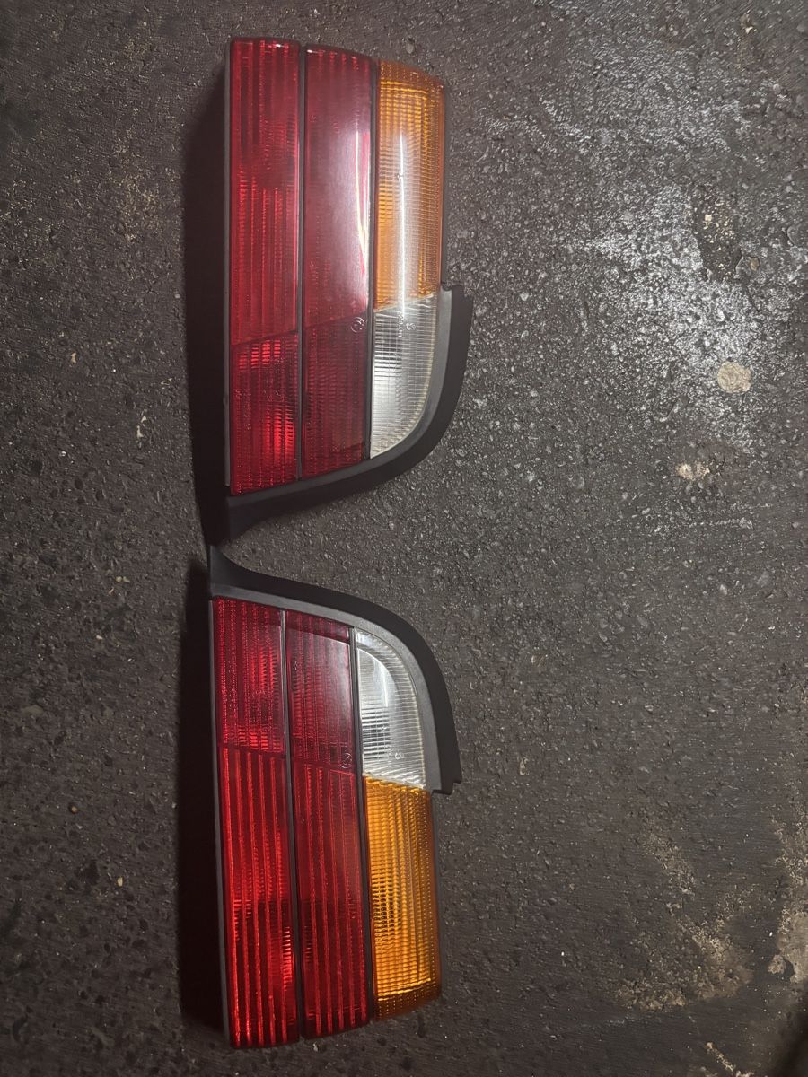 Tutti pezzi di ricambio auto: BMW E36 Original Rückleuchten – Usato da Emmenbrücke venduto da noe_7xsd