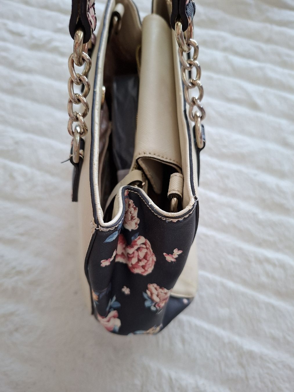Guess Borse da donna: Sac à main Guess fleurs beige/noir – Usato da Renens VD venduto da ser_j2fn 6