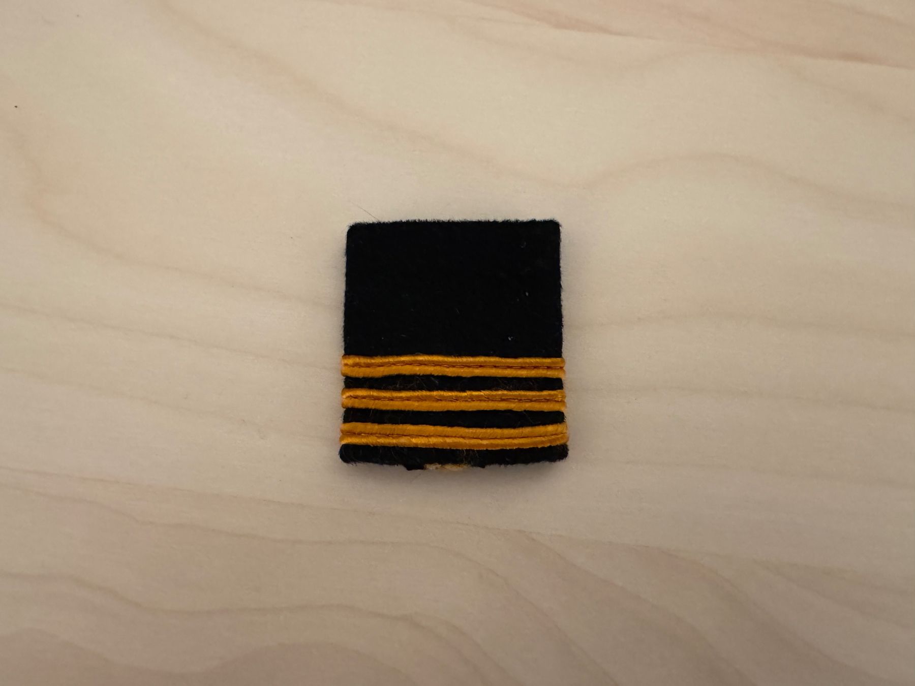 Schweizer Armee Uniformi: Schulterpatte Hauptmann – Usato da Riehen venduto da Oberloescher
