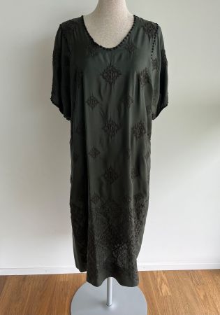 BIYA Kleid Seide dunkelgrün bestickt Gr. S - NEU