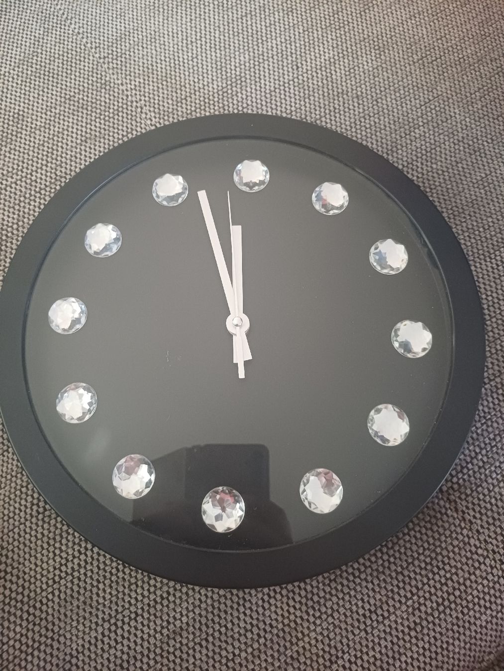Uhren: Wanduhr schwarz  – Gebraucht aus Ostermundigen von Loulilou86