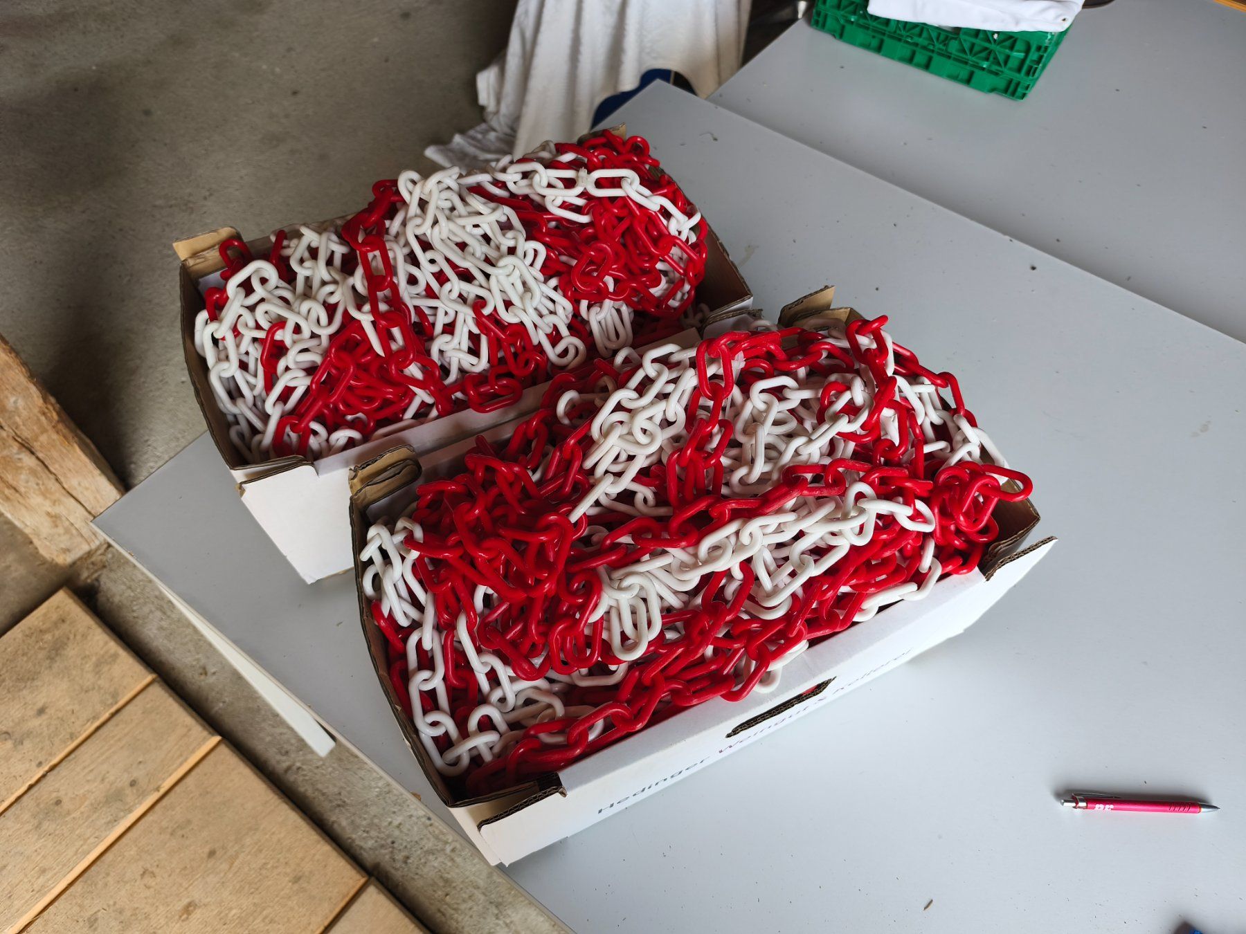 Tous les outils: Absperrketten Plastik rot/weiss – D'occasion à Merishausen par Horse 1