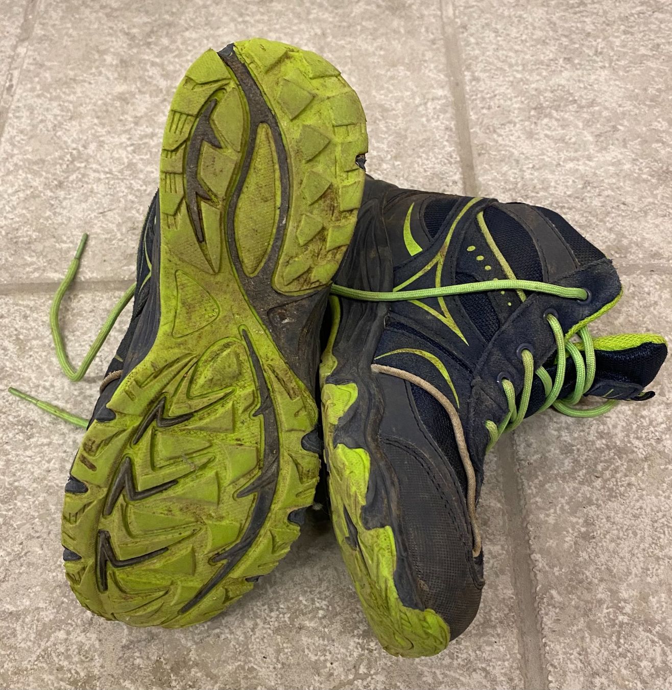 Scarpe per ragazzi: Wanderschuhe / Trekkingschuhe Gr. 35 – Usato da Oensingen venduto da dorian07 1