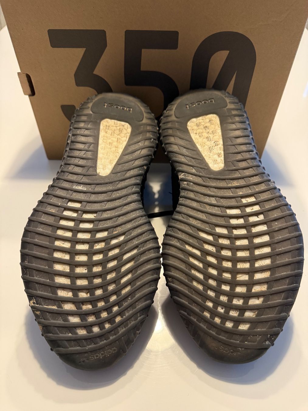 Adidas Scarpe da uomo: YEEZY BOOST 350 V2 – Usato da Bienne venduto da CarlosOliveira 2