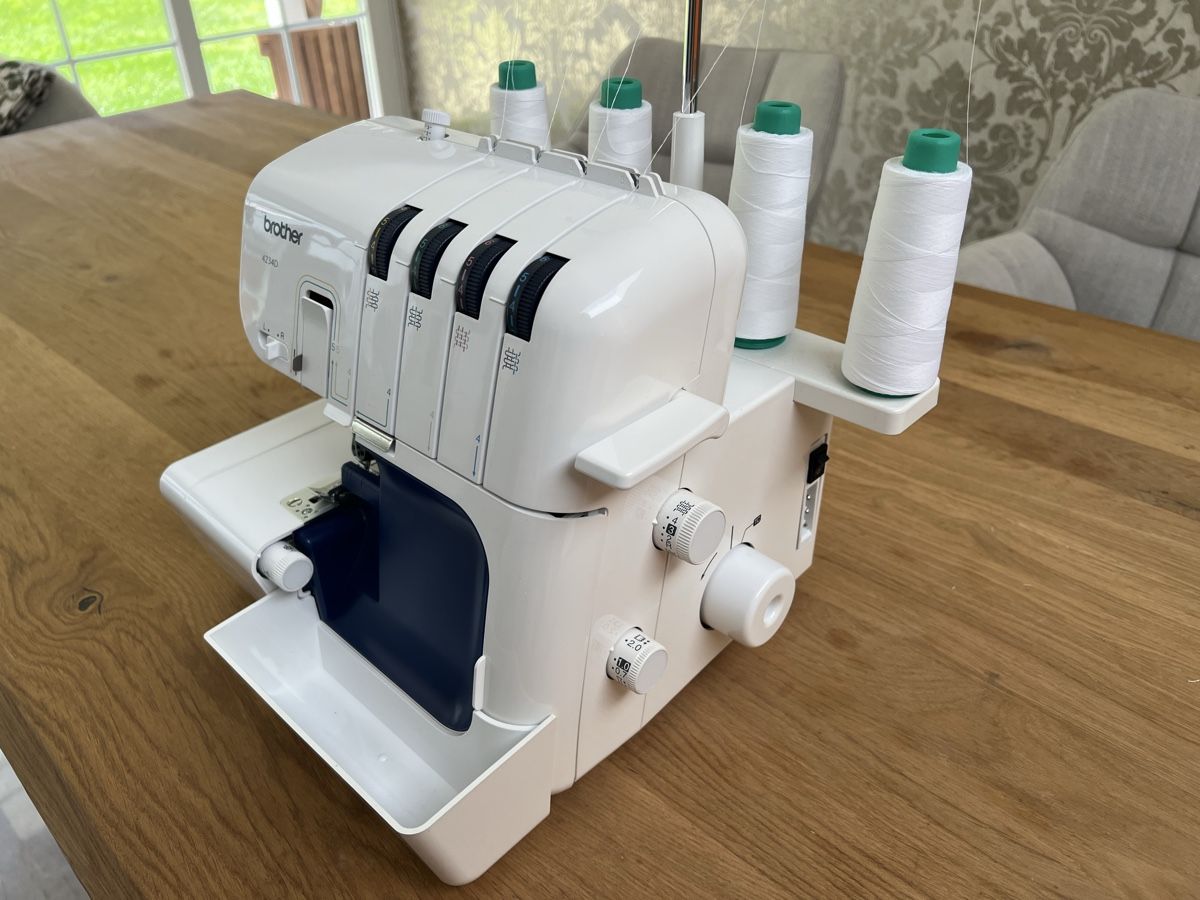 Brother Macchine da cucire: Brother Overlock 4234 D – Usato da Zwingen venduto da SandraMaccauso 2
