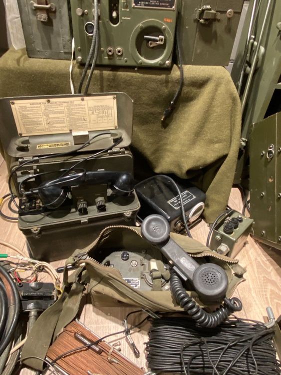 Sonstiges zu Militär: US ARMY KONVOLUT TEL. GERÄTE – Gebraucht aus Biel-Benken BL von  4