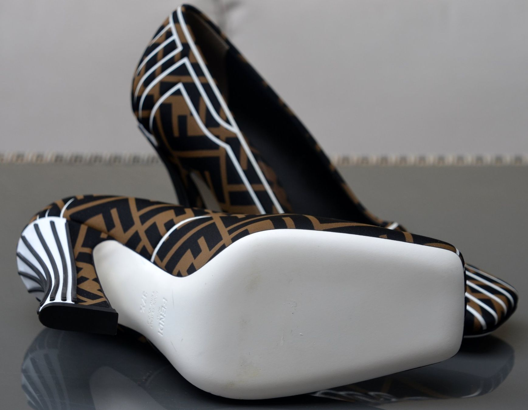 Fendi Damenschuhe: Pumps Fendi FFreedom 37,5 – Gebraucht aus Collonges von arashee 8