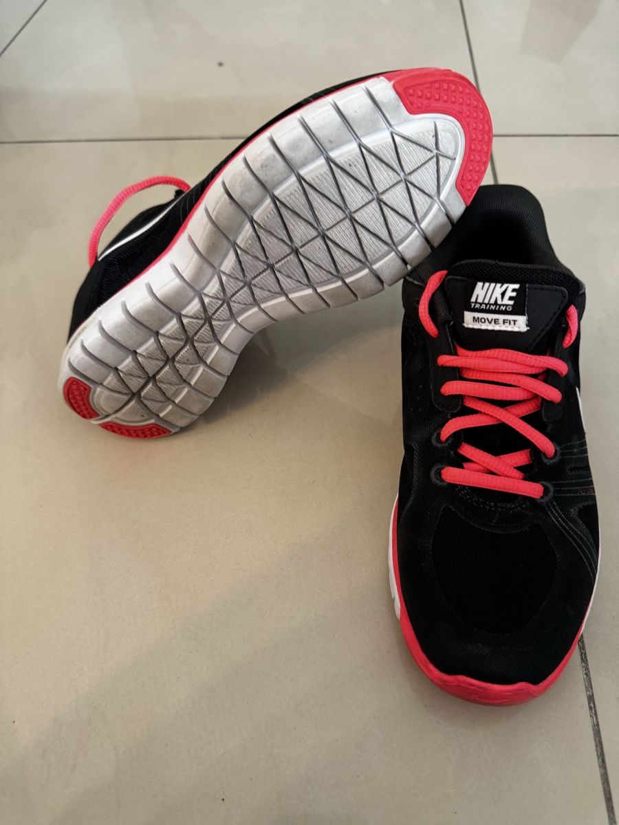Nike Scarpe da donna: Nike Sportschuhe-Grösse 36 – Usato da Münchenbuchsee venduto da tamytam84 2