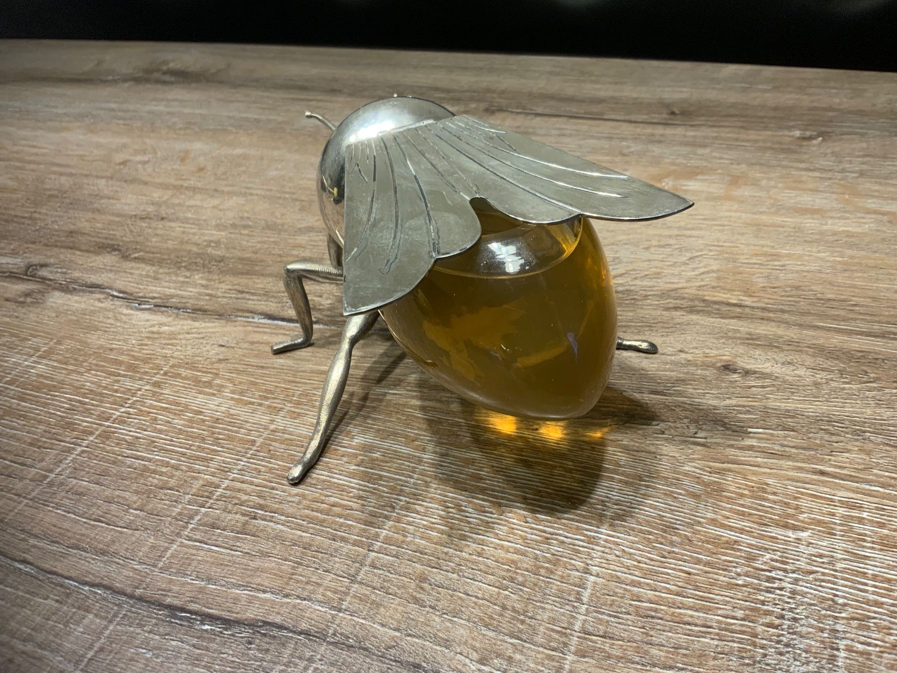 Statuette: Honigtopf in Bienenform, versilbert, Wappin&Webb – Usato da Willisau venduto da Minali 1