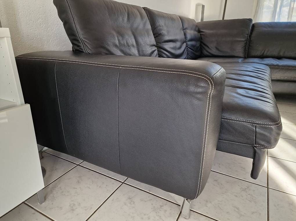 Sofas: Echtleder-Ecksofa mit ausfahrbarer Sitzfläche – D'occasion à Bettwil par NSchmidli93 3