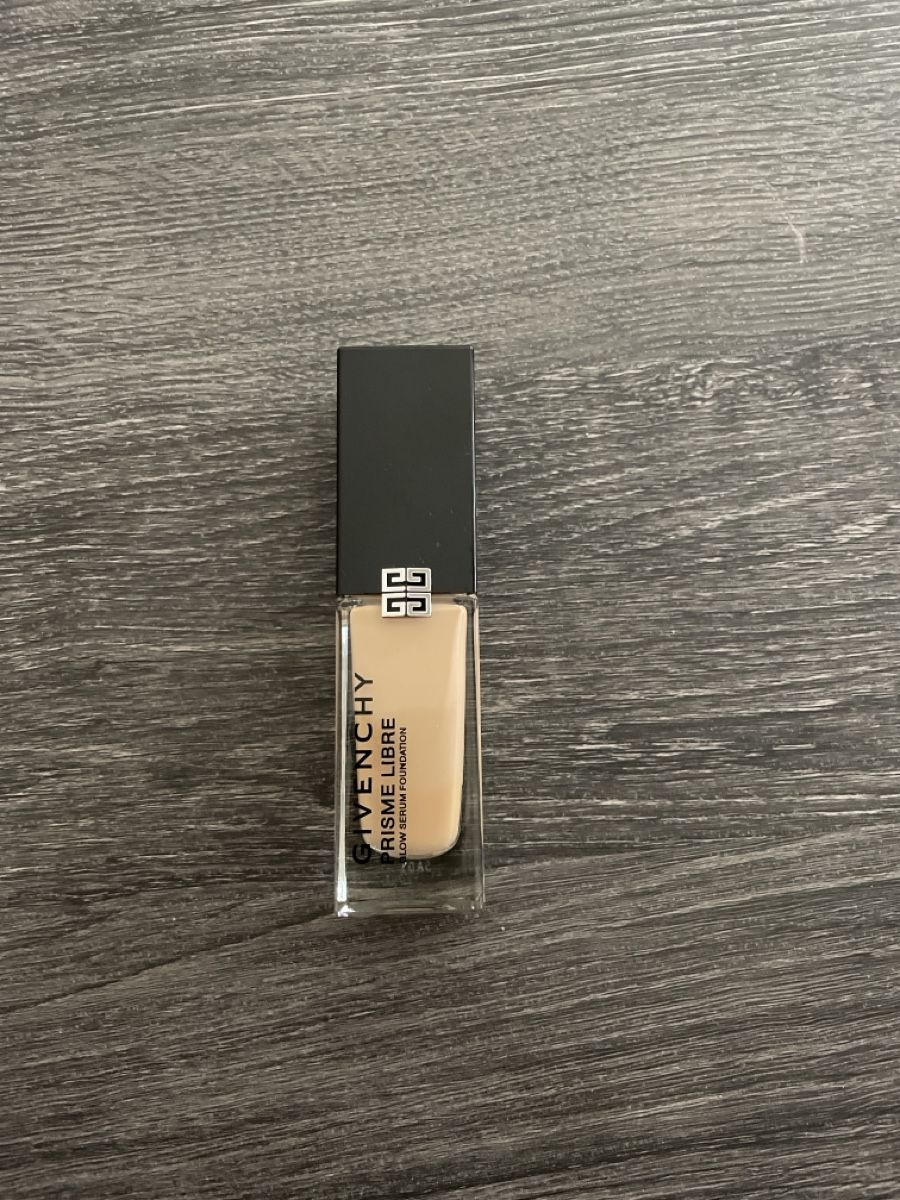 Givenchy Make-up: Givenchy - Prisme Libre Glow Foundation 2N – Neu (gemäss Beschreibung) aus Glattpark (Opfikon) von Rusalkaa