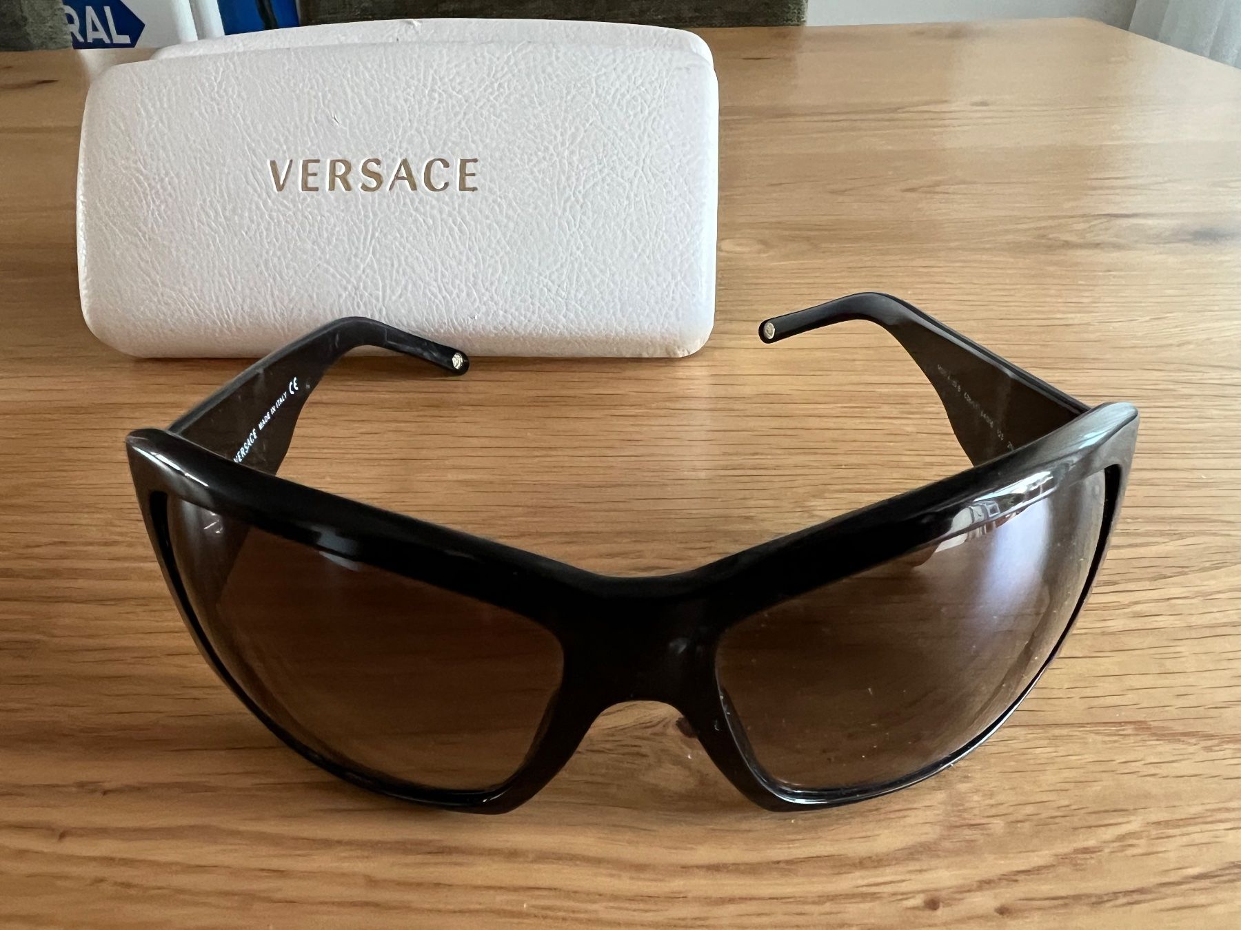 Versace Occhiali & Lenti: VERSACE Sonnenbrille Damen – Usato da Brütten venduto da mcstern 1