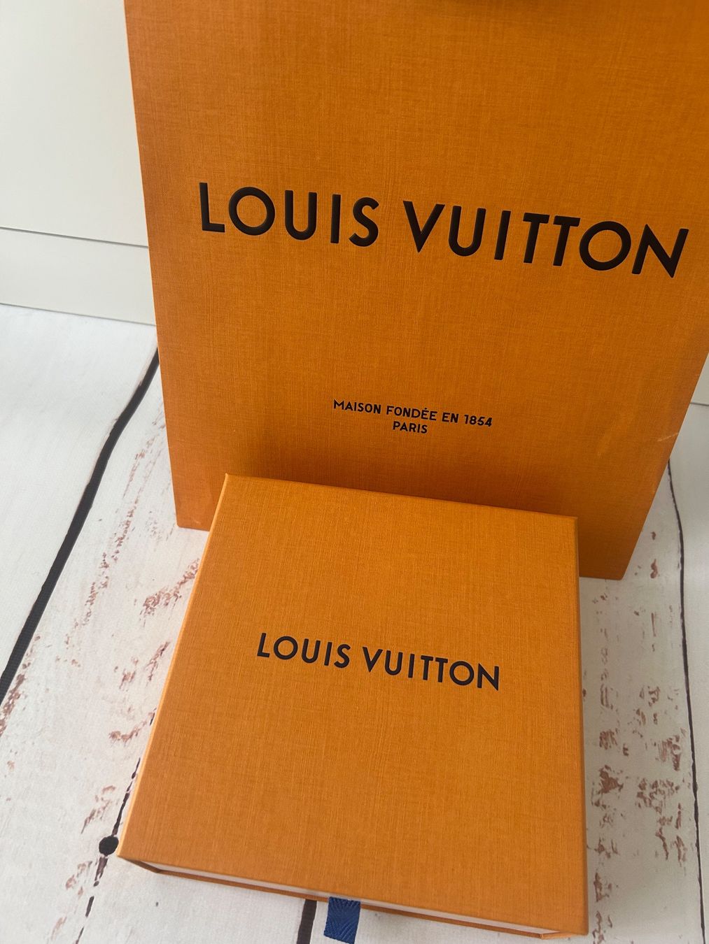 Louis Vuitton Autres décorations & accessoires: Box Schachtel Louis Vuitton – Neuf (Voir description) à Zürich par Ferienan 3