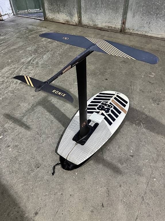 Ronix Tavole da surf e di nuoto: Wakefoil / Wakesurf Ronix Mod 84 Carbon – Usato da Ennetbürgen venduto da ausliebezumboot 2