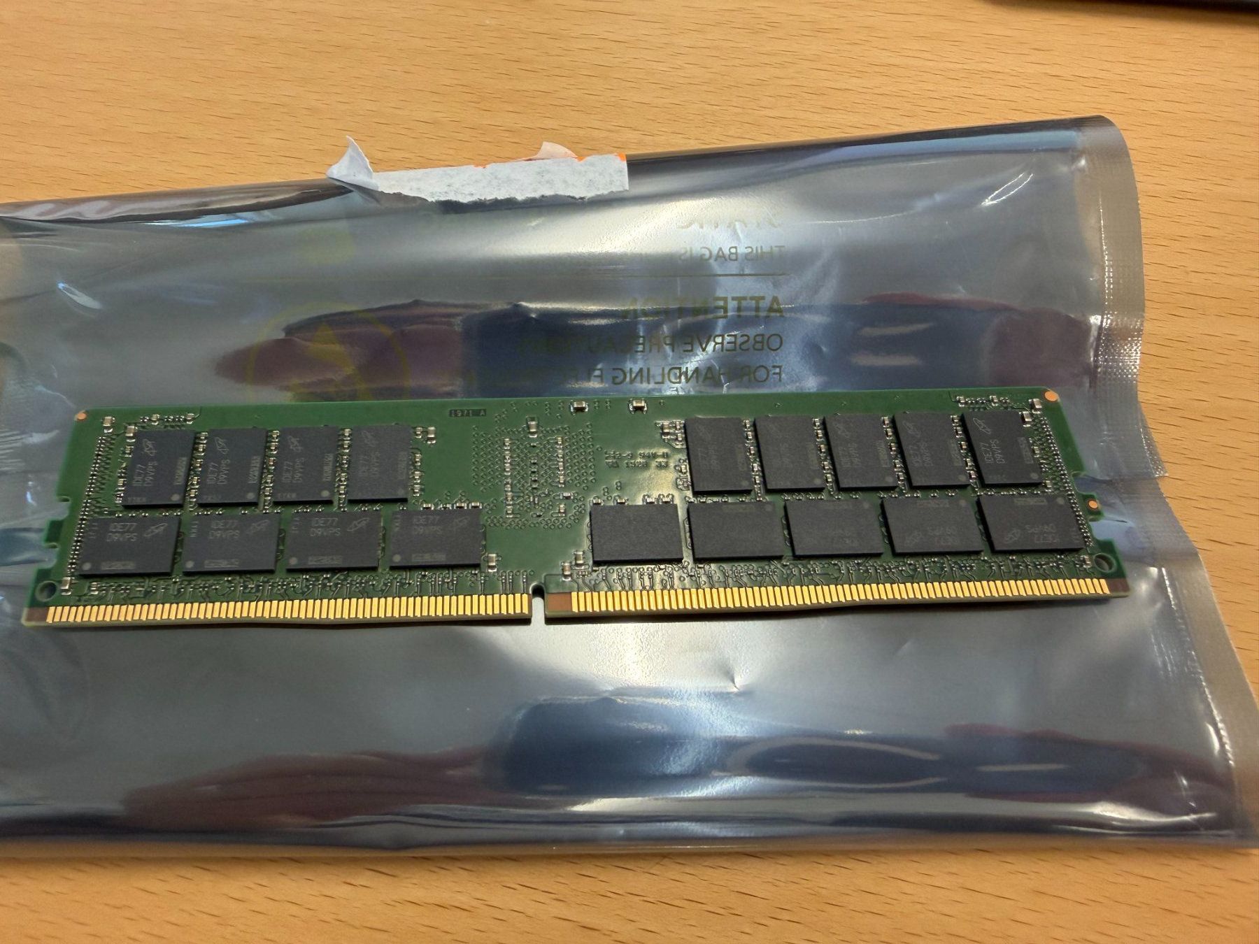 Hewlett Packard Memoria / RAM: 24 x 32 GB RAM Arbeitsspeicher HPE Server – Usato da Buochs venduto da tamtam05 1