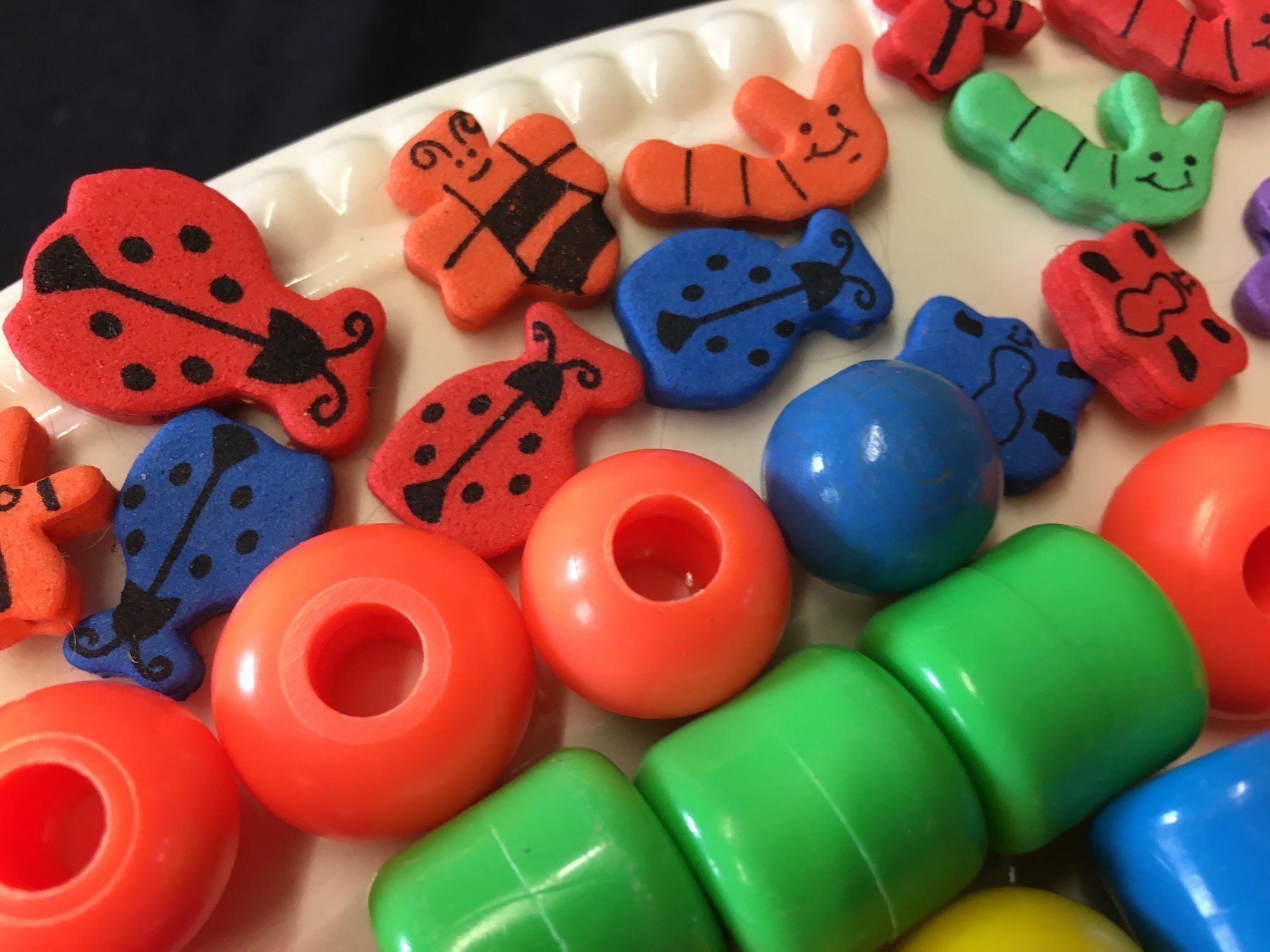Perlen (unechte): Kunststoff Perlen / Beads, ca. 500 gr. – Gebraucht aus Schaffhausen von sparzone 7