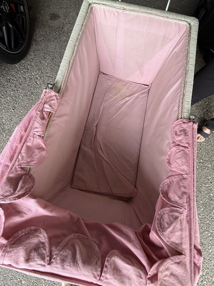 Carrozzine: Antiker Kinderwagen aus Korb mit Rädern – Usato da Niederhasli venduto da R__A 4