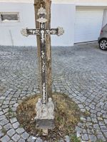 Kreuz mit Figuren, Metall, antik, Zustand gebraucht..