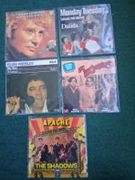 Lot 5 vinyles 45 tours Johnny Hallyday, Elvis, Dalida etc.