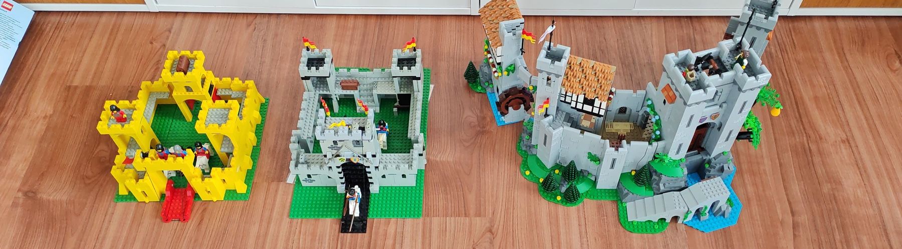 Lego Kit di costruzioni: Vintage LEGO Castle Collection - Three Complete Sets! – Usato da Schindellegi venduto da Deladelsen 1