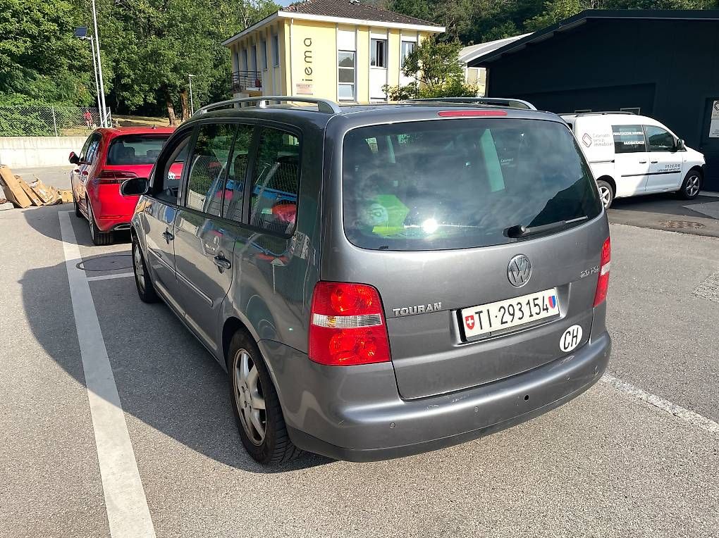 Automobili: VW Touran 2.0 FSI – Usato da Losone venduto da nat_c82b 4