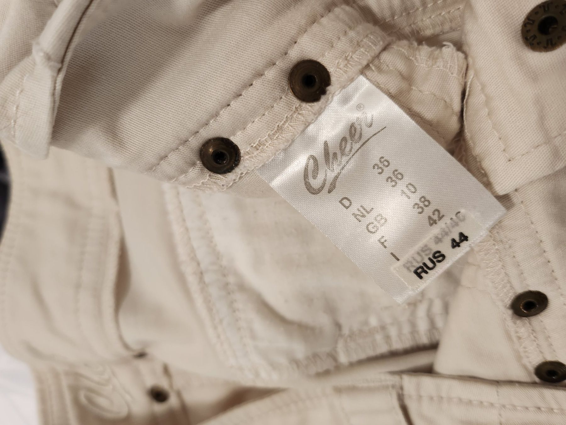 Pantaloni: Damen Sommerhose beige Gr. 36, v. Cheer – Usato da Nebikon venduto da zesette 2