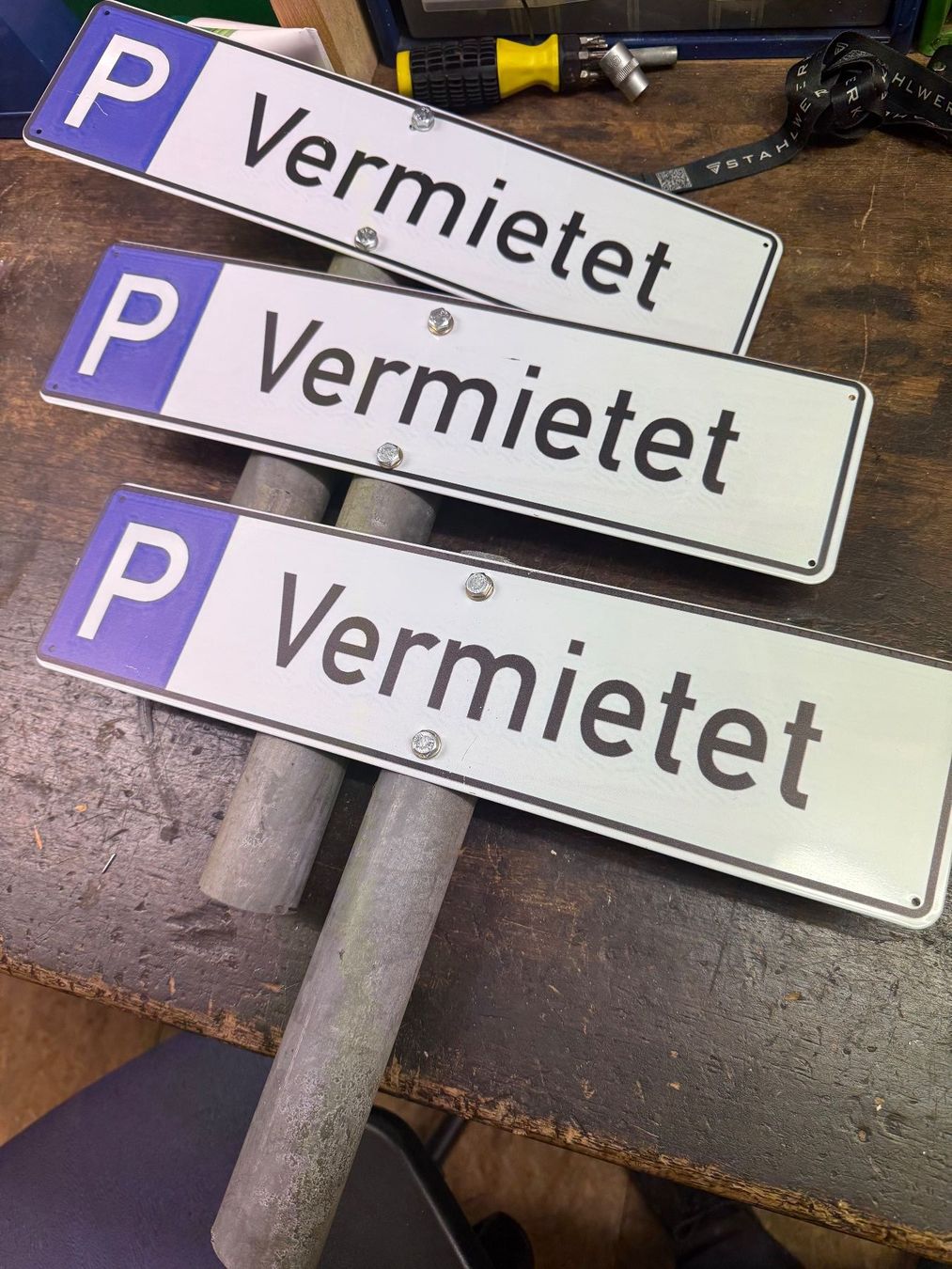 Insegne: Parkschild vermietet mit Eisenstange – Nuovo (secondo la descrizione) da Aarburg venduto da Ricardolager