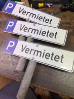 Parkschild vermietet mit Eisenstange