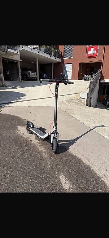 Segway Kickboard: Elektroroller Segway Ninebot  e3 D guter Zustand – D'occasion à Reitnau par Qsi 1
