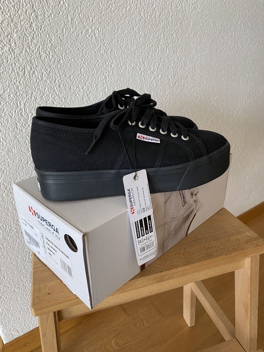 Superga Scarpe da donna: Superga Plateau Sneaker – Nuovo e nell'imballaggio originale da Uitikon Waldegg venduto da MGC