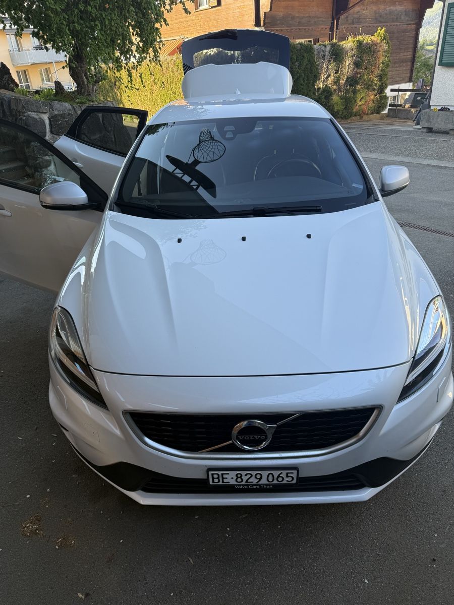 Volvo Automobili: 2017 Volvo V40 2.0 D2 Kinetic R-Design – Usato da Spiez venduto da gruengg91 9