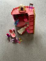 Nicht komplettes Barbie Schloss mit Zubehör und Puppe
