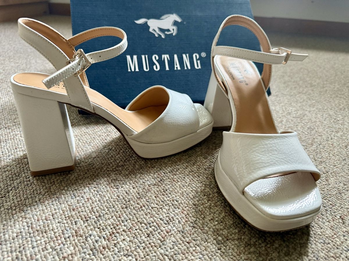 Damenschuhe: Mustang white Sandals – Gebraucht aus Bern von mas_nb2c 3