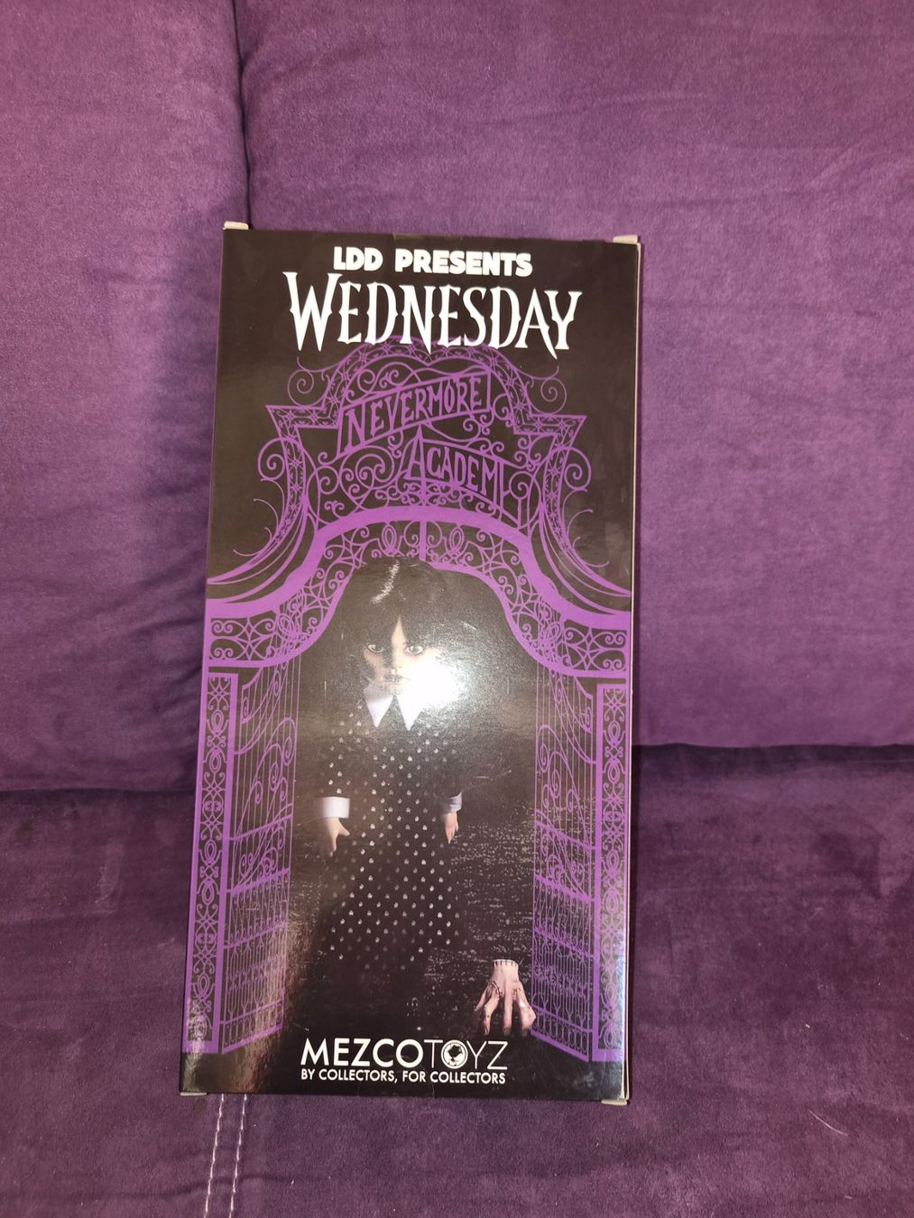 Statuette: Figurine Wednesday MezcoToyz – Nuovo e nell'imballaggio originale da Bévilard venduto da CONTRESENS 1