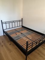 Schwarzes Aluminiumbett mit Lattenrost, 140x200cm