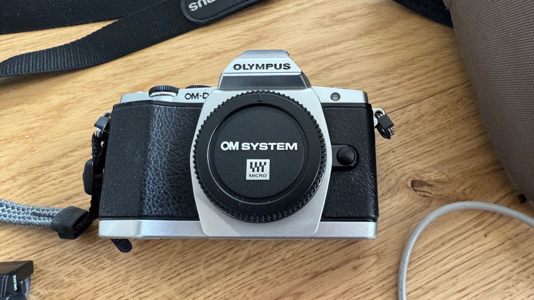 Olympus Kamera: Olympus OM-D E-M5 Body mit Tasche – Gebraucht aus Urtenen-Schönbühl von Timing0